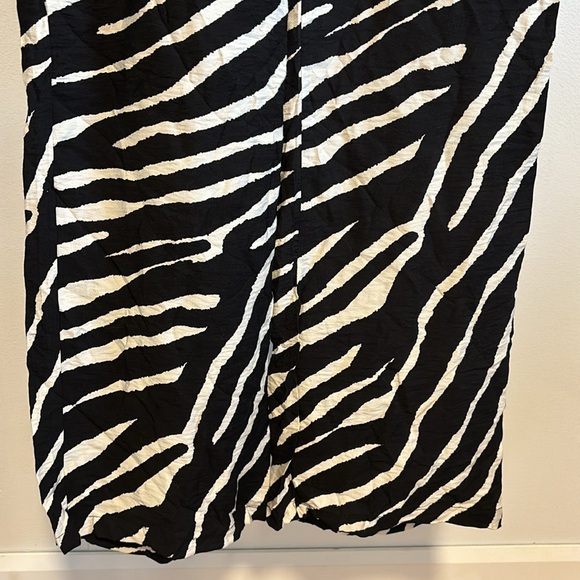 Sincerely Jules wide leg zebra print pants. - Picture 3 of 7